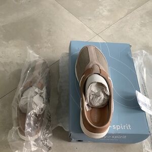 Easy Spirit Clogs